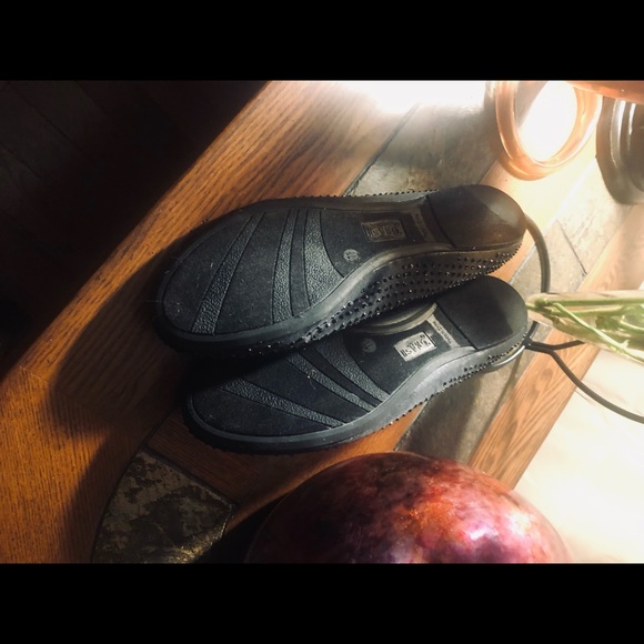 INDY BRAND RASH BLACK SATIN STUDDED FLATS - Picture 4 of 4